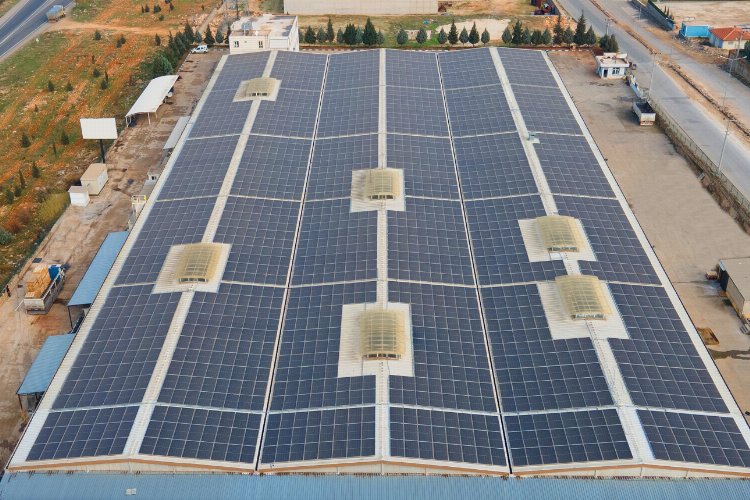 cw-enerji-yeni-kurdugu-panellerle-166-agaci-daha-kurtaracak-1677744952-984-x750.jpg