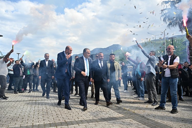 bursa-da-5-bin-250-personele-ek-sevinc-1683007952-91-x750.jpg