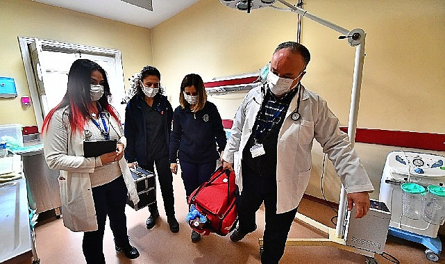 esrefpasa-hastanesinin-evde-bakim-ekipleri-18-bin-kisiye-derman-oldu.jpg